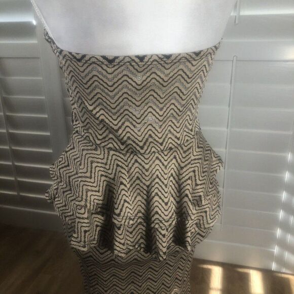 New A Gaci Strapless Stretch Sheath Mini Dress M Peplum Taupe Black Clubwear Hot - Picture 8 of 12